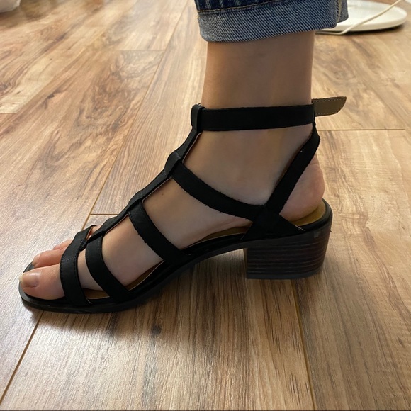 Lucky Brand Paytun Sandals - Picture 5 of 6